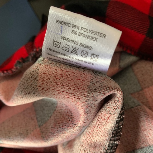 Red and Black Plaid Urban CoCo Stretchy Flared Mini Skater Skirt Size Small - Picture 6 of 8